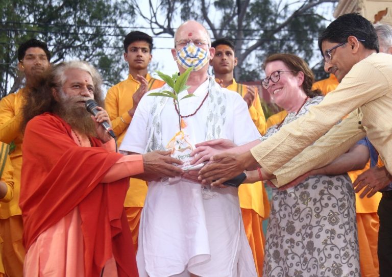 Norwegian Ambassador to India Hon'ble Mr Hans Jacob Frydenlund Visits Parmarth Niketan 4