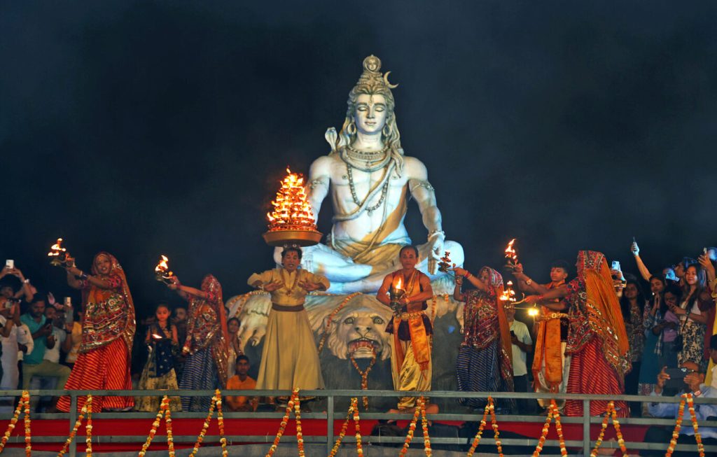 Rishikesh, Mar 10 (ANI): Artists perform Ganga aarti during the 35th International Yoga Festival at Parmarth Niketan, in Rishikesh on Thursday. (ANI Photo)